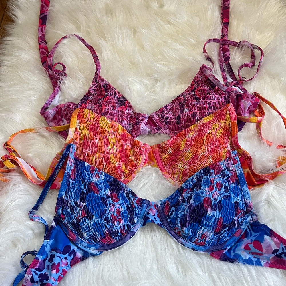 Women’s Blue Multicolor Smocked Underwire Bikini Top